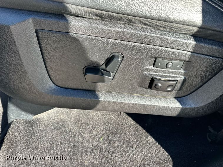 image for item NS9039 2016 Dodge Ram 1500 Laramie  Crew Cab pickup truck