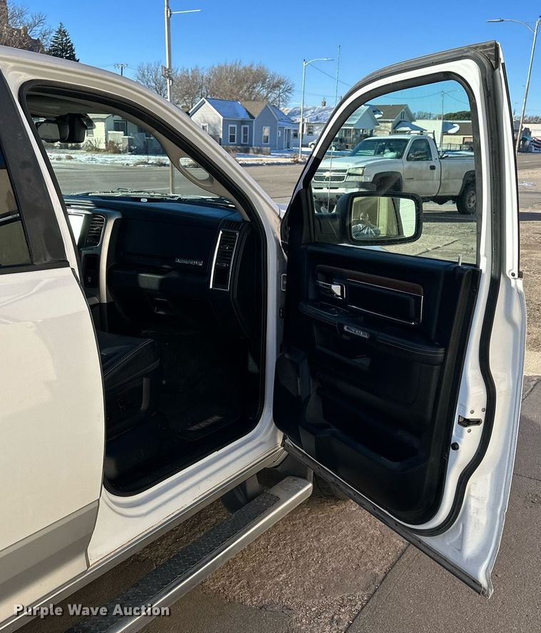 image for item NS9039 2016 Dodge Ram 1500 Laramie  Crew Cab pickup truck