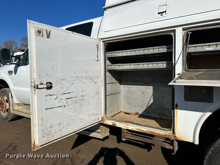 image for item NS9055 1999 Ford F450 Super Duty XLT  Crew Cab utility / service truck