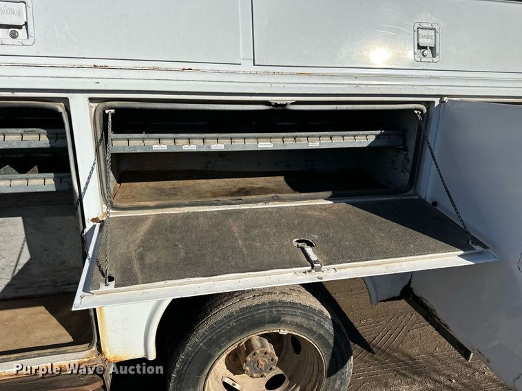 image for item NS9055 1999 Ford F450 Super Duty XLT  Crew Cab utility / service truck