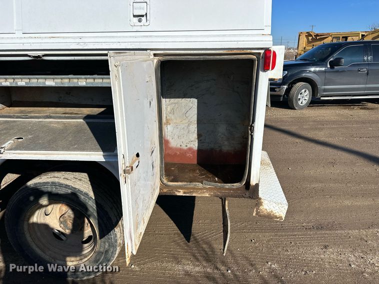 image for item NS9055 1999 Ford F450 Super Duty XLT  Crew Cab utility / service truck