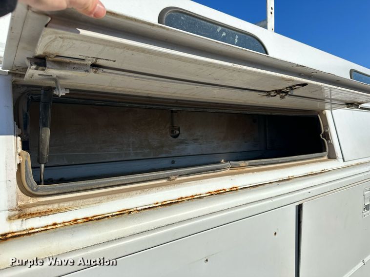 image for item NS9055 1999 Ford F450 Super Duty XLT  Crew Cab utility / service truck