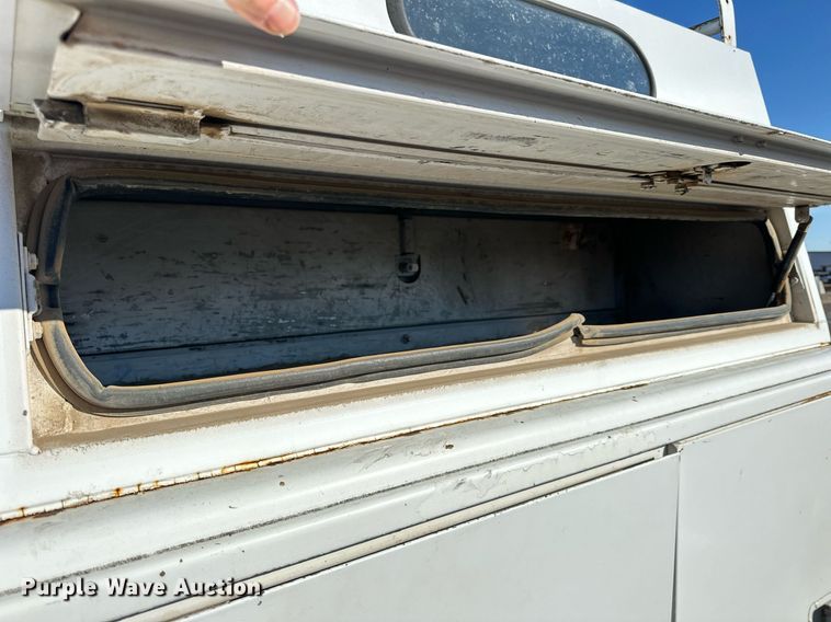 image for item NS9055 1999 Ford F450 Super Duty XLT  Crew Cab utility / service truck