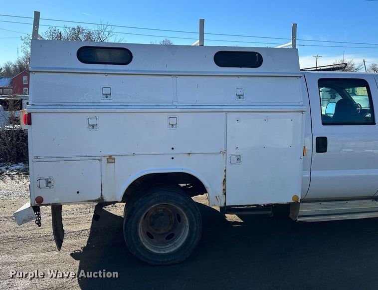 image for item NS9055 1999 Ford F450 Super Duty XLT  Crew Cab utility / service truck