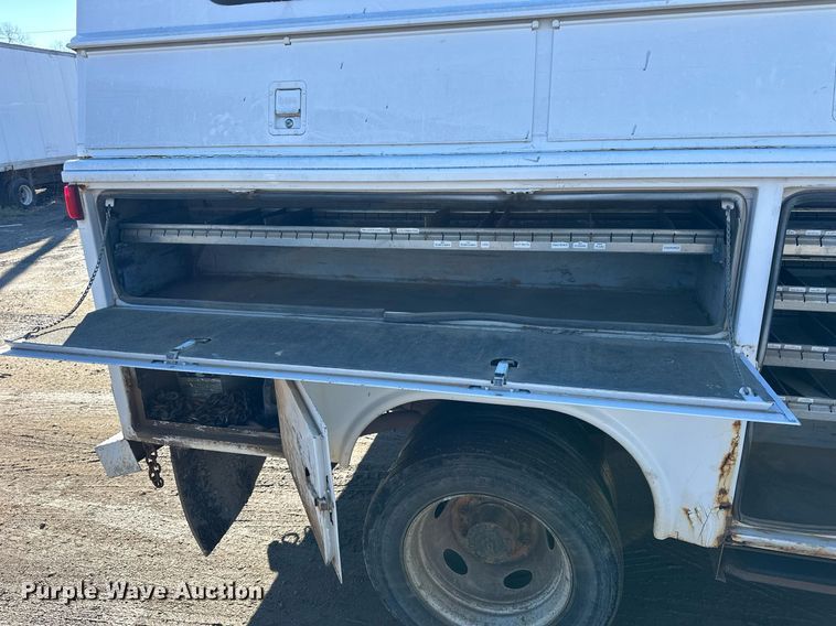 image for item NS9055 1999 Ford F450 Super Duty XLT  Crew Cab utility / service truck