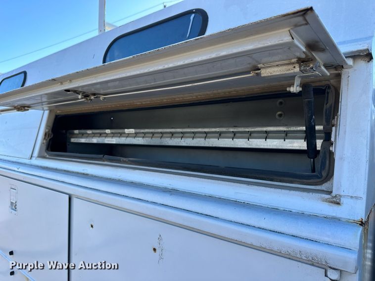 image for item NS9055 1999 Ford F450 Super Duty XLT  Crew Cab utility / service truck