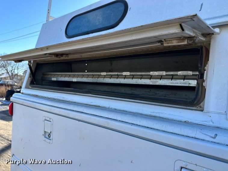 image for item NS9055 1999 Ford F450 Super Duty XLT  Crew Cab utility / service truck