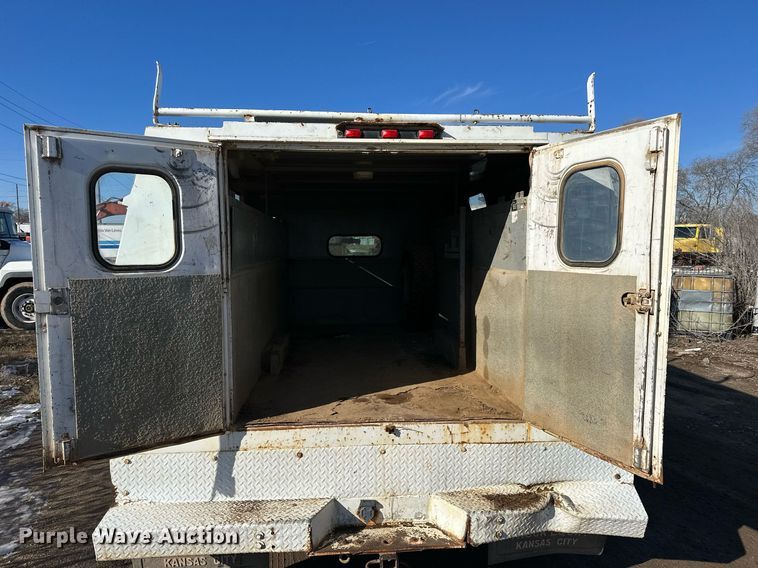 image for item NS9055 1999 Ford F450 Super Duty XLT  Crew Cab utility / service truck