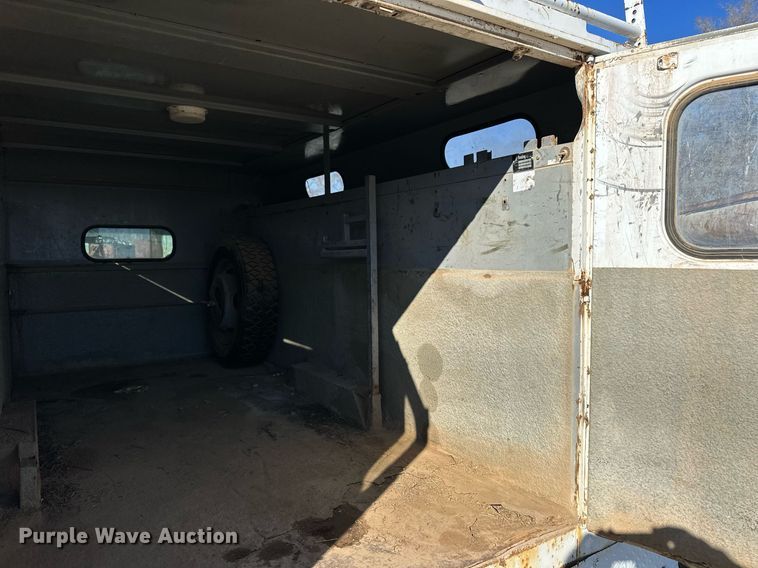 image for item NS9055 1999 Ford F450 Super Duty XLT  Crew Cab utility / service truck