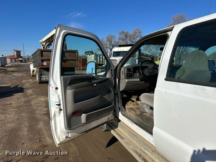 image for item NS9055 1999 Ford F450 Super Duty XLT  Crew Cab utility / service truck