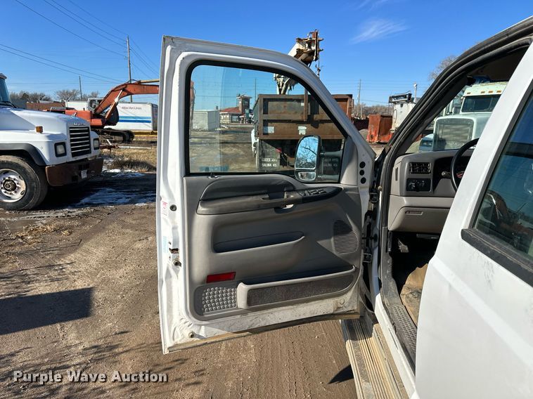 image for item NS9055 1999 Ford F450 Super Duty XLT  Crew Cab utility / service truck