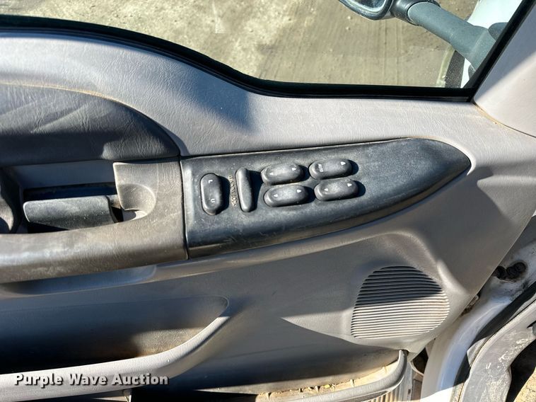 image for item NS9055 1999 Ford F450 Super Duty XLT  Crew Cab utility / service truck