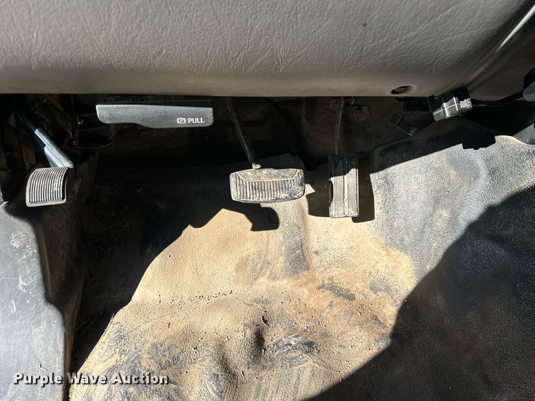 image for item NS9055 1999 Ford F450 Super Duty XLT  Crew Cab utility / service truck