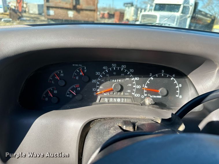 image for item NS9055 1999 Ford F450 Super Duty XLT  Crew Cab utility / service truck