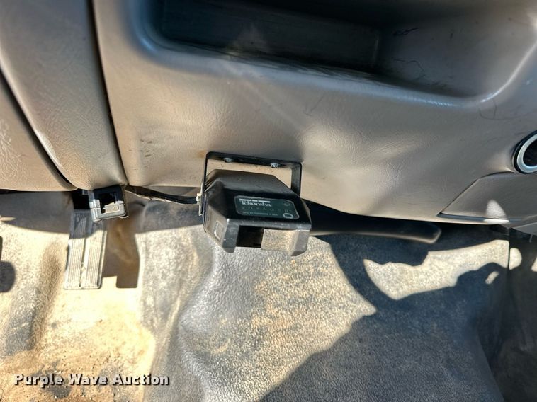 image for item NS9055 1999 Ford F450 Super Duty XLT  Crew Cab utility / service truck