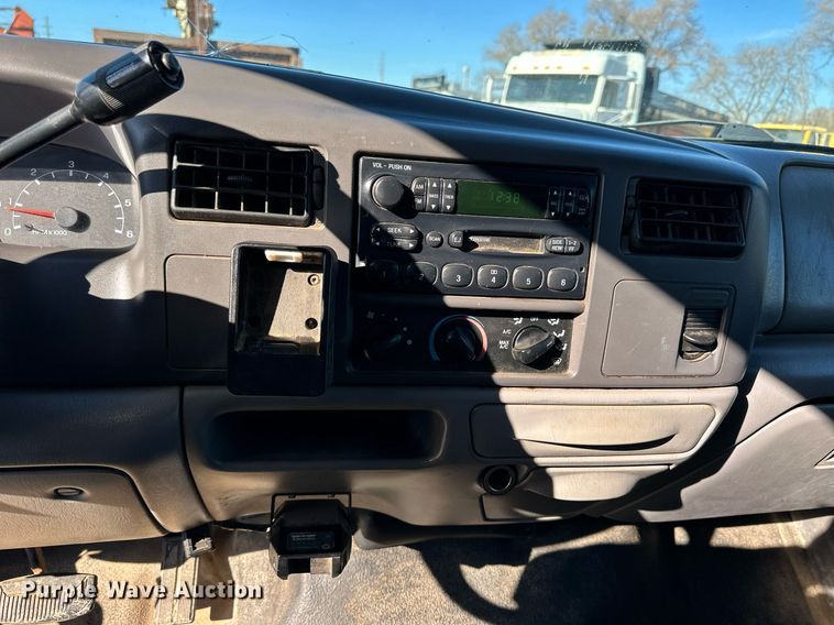 image for item NS9055 1999 Ford F450 Super Duty XLT  Crew Cab utility / service truck