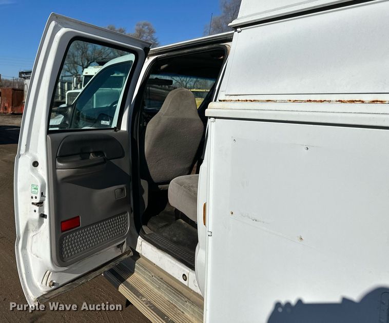 image for item NS9055 1999 Ford F450 Super Duty XLT  Crew Cab utility / service truck