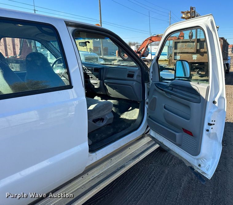 image for item NS9055 1999 Ford F450 Super Duty XLT  Crew Cab utility / service truck