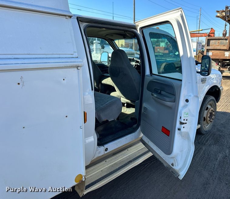 image for item NS9055 1999 Ford F450 Super Duty XLT  Crew Cab utility / service truck