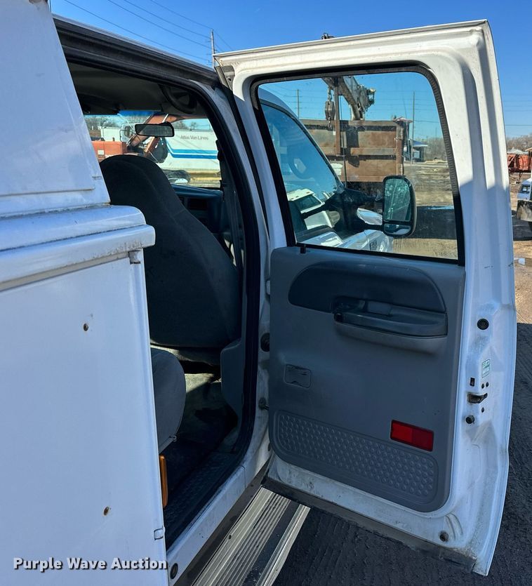 image for item NS9055 1999 Ford F450 Super Duty XLT  Crew Cab utility / service truck