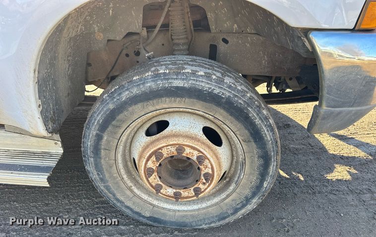 image for item NS9055 1999 Ford F450 Super Duty XLT  Crew Cab utility / service truck