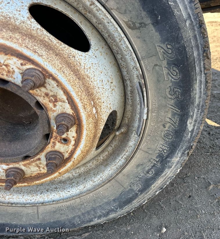 image for item NS9055 1999 Ford F450 Super Duty XLT  Crew Cab utility / service truck