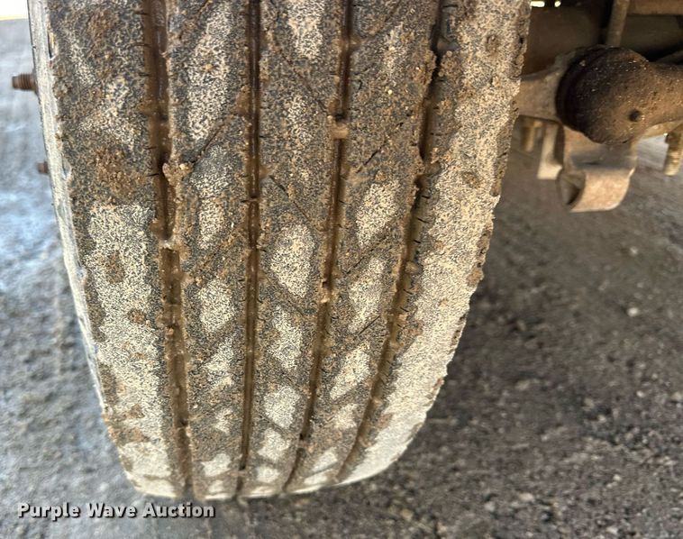 image for item NS9055 1999 Ford F450 Super Duty XLT  Crew Cab utility / service truck