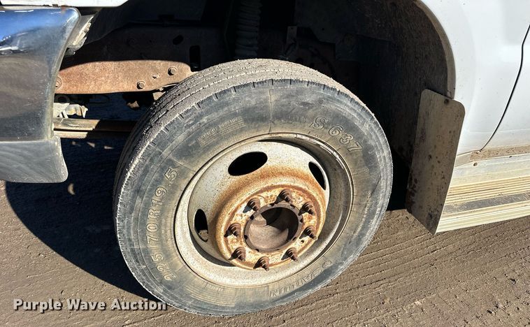 image for item NS9055 1999 Ford F450 Super Duty XLT  Crew Cab utility / service truck