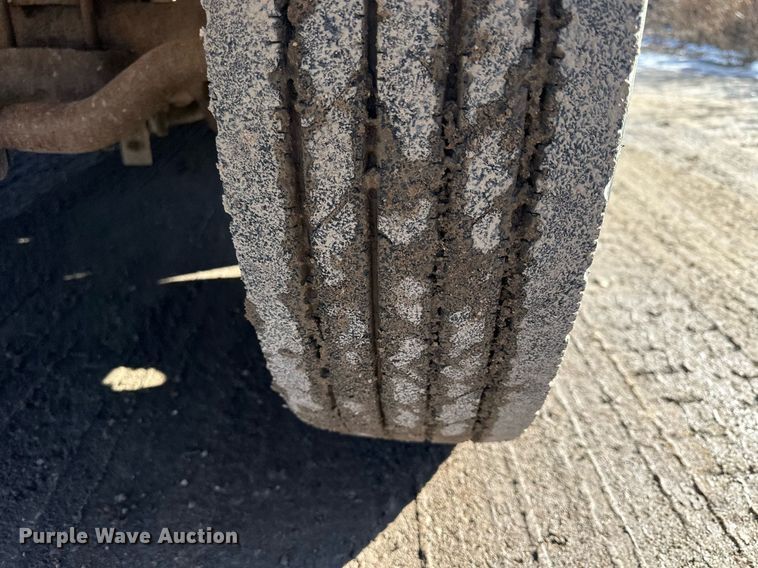 image for item NS9055 1999 Ford F450 Super Duty XLT  Crew Cab utility / service truck