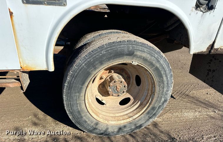 image for item NS9055 1999 Ford F450 Super Duty XLT  Crew Cab utility / service truck