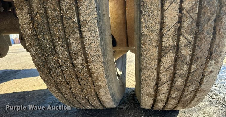 image for item NS9055 1999 Ford F450 Super Duty XLT  Crew Cab utility / service truck