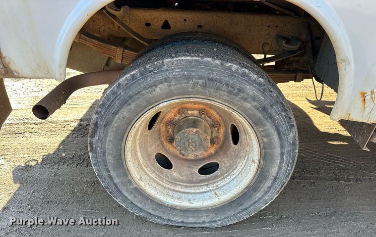 image for item NS9055 1999 Ford F450 Super Duty XLT  Crew Cab utility / service truck