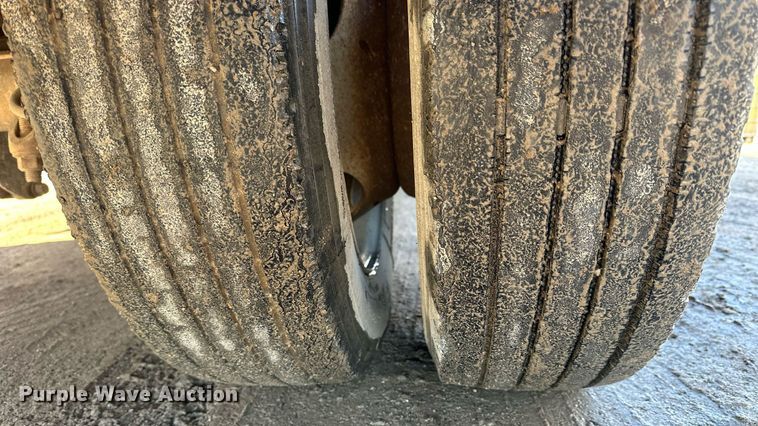 image for item NS9055 1999 Ford F450 Super Duty XLT  Crew Cab utility / service truck