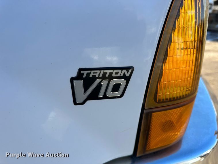 image for item NS9055 1999 Ford F450 Super Duty XLT  Crew Cab utility / service truck