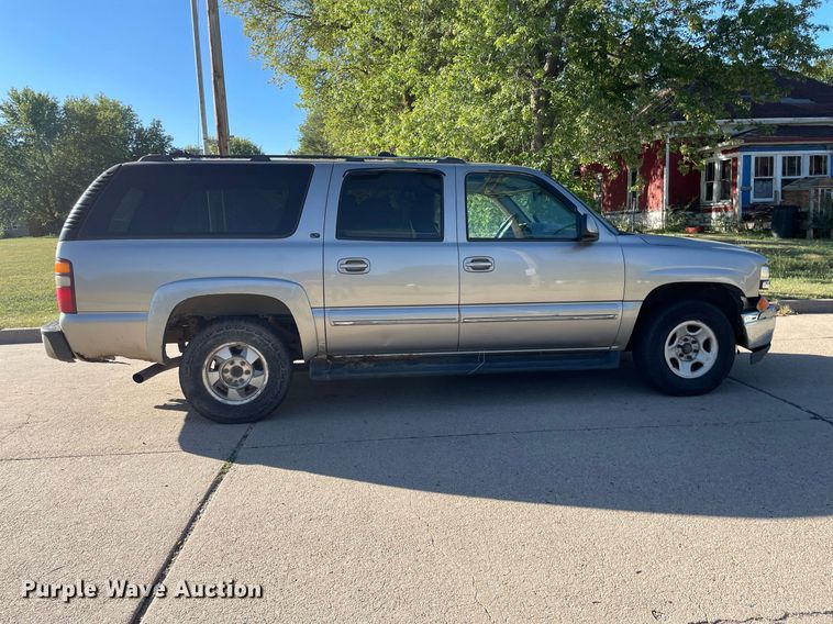 image for item NX9771 2001 Chevrolet Suburban  SUV