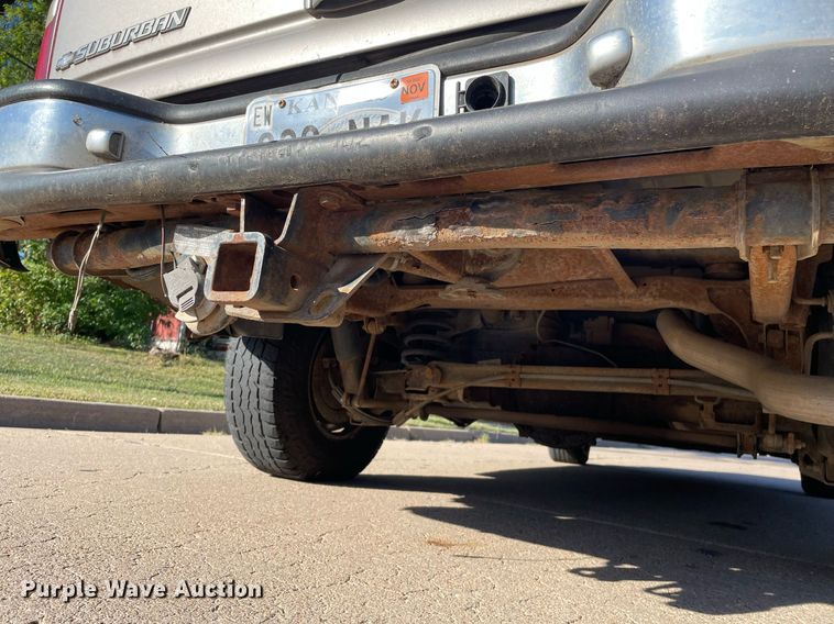 image for item NX9771 2001 Chevrolet Suburban  SUV