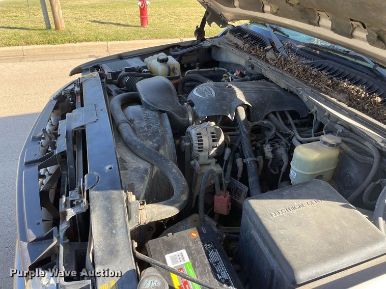 image for item NX9771 2001 Chevrolet Suburban  SUV