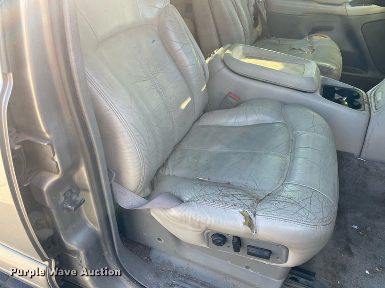 image for item NX9771 2001 Chevrolet Suburban  SUV