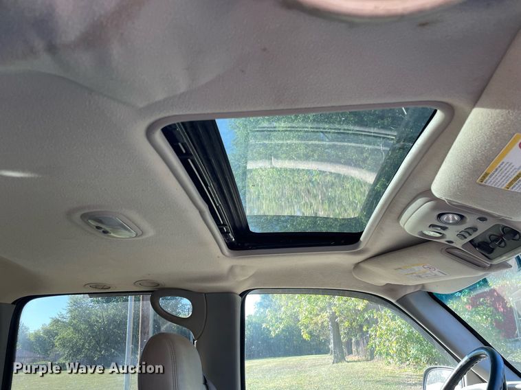 image for item NX9771 2001 Chevrolet Suburban  SUV