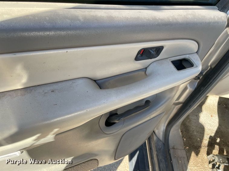 image for item NX9771 2001 Chevrolet Suburban  SUV