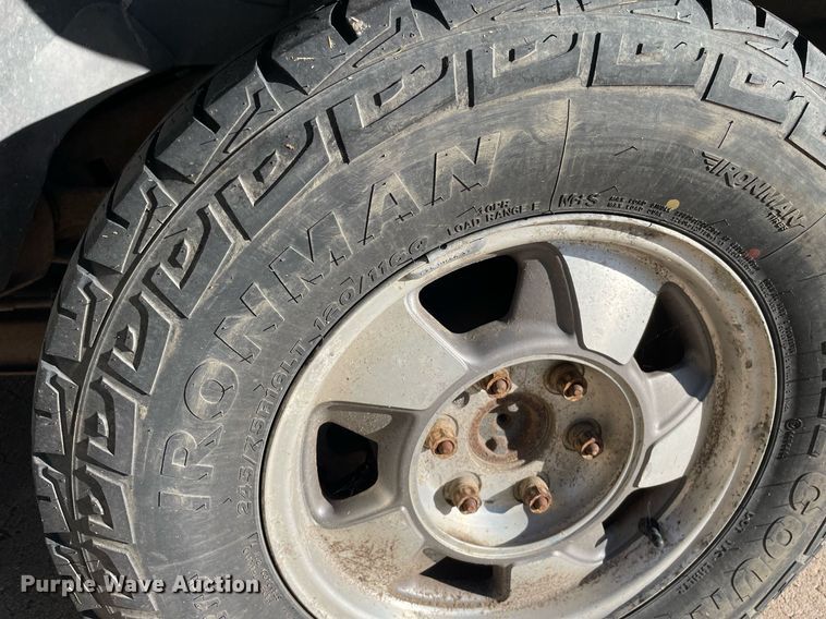 image for item NX9771 2001 Chevrolet Suburban  SUV