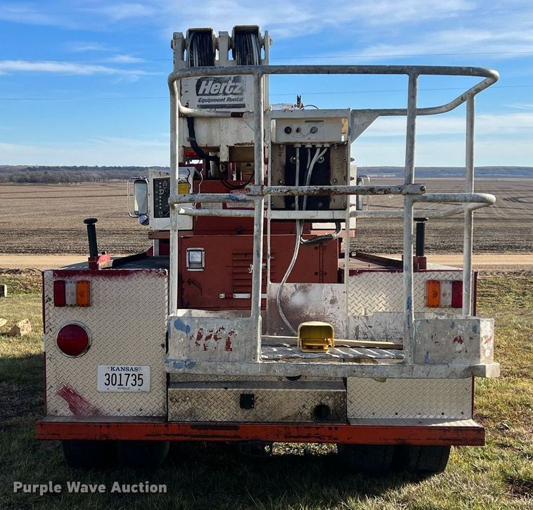 image for item OA9232 1985 Ford F750  bucket truck
