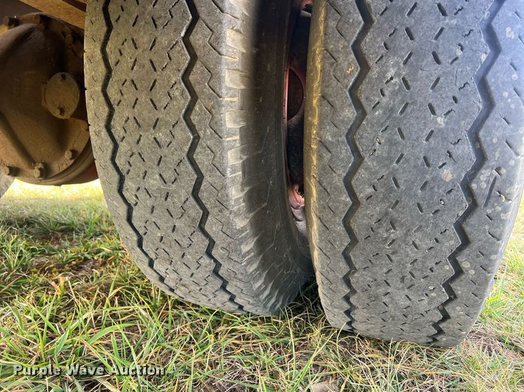 image for item OA9232 1985 Ford F750  bucket truck