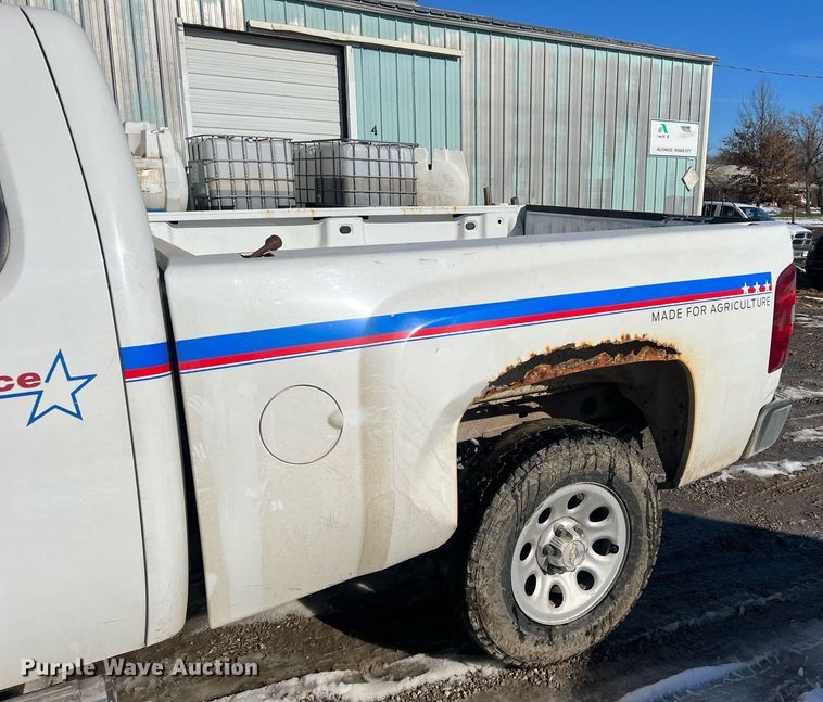 image for item OA9244 2013 Chevrolet Silverado 1500  Ext. Cab pickup truck