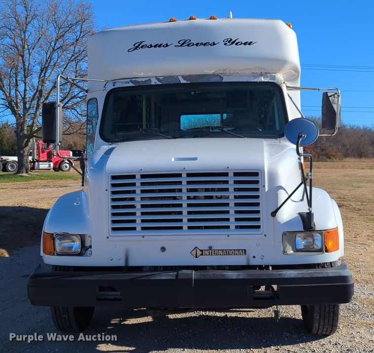 image for item OD9060 2002 International 3400  shuttle bus