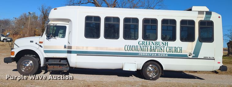 image for item OD9060 2002 International 3400  shuttle bus