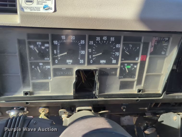 image for item OD9060 2002 International 3400  shuttle bus