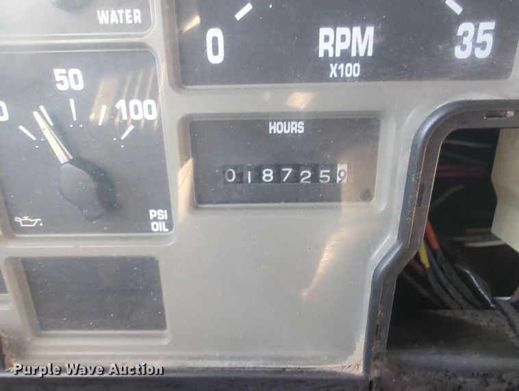 image for item OD9060 2002 International 3400  shuttle bus