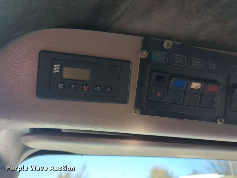 image for item OD9060 2002 International 3400  shuttle bus