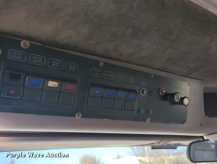 image for item OD9060 2002 International 3400  shuttle bus